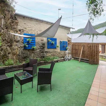 Romantic Escape With Terrace Apartmán